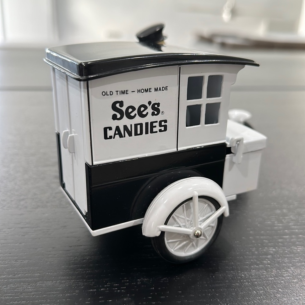 Sees Candies Metal Motorcycle with Side-Cart and Plastic Rider - Picture 6 of 11